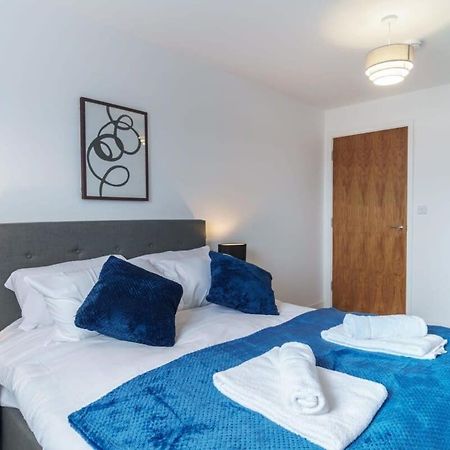 Stunning 2 Bed Apartment In Salford With Views Manchester Exterior photo